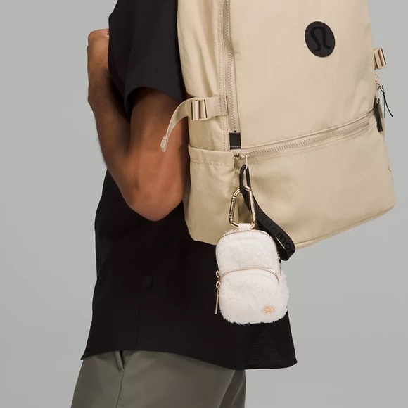 NWT Lululemon Nano Clip On Fleece Backpack Light Ivory Gold Hardware - Picture 4 of 7
